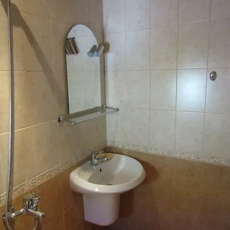 Casa de hóspedes Самостоятелни Стаи „Рози” *