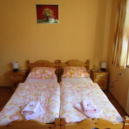 Самостоятелни Стаи „Рози” Casa de hóspedes
